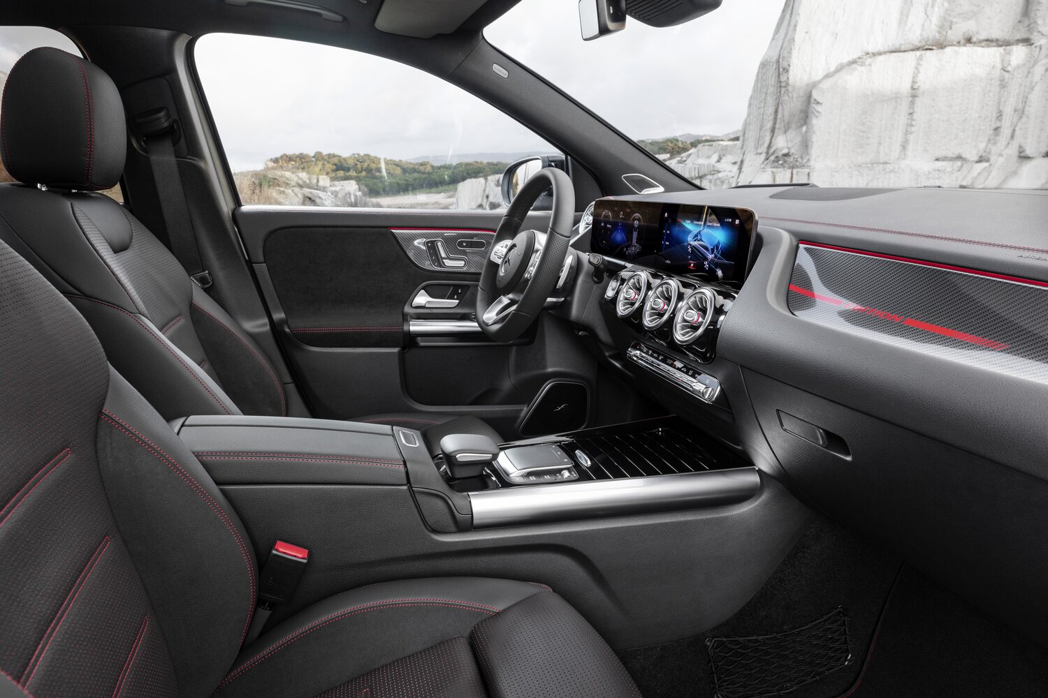 Mercedes-Benz GLA, II (H247), 2020–2023, Внедорожник 5 дв.: Передняя часть салона
