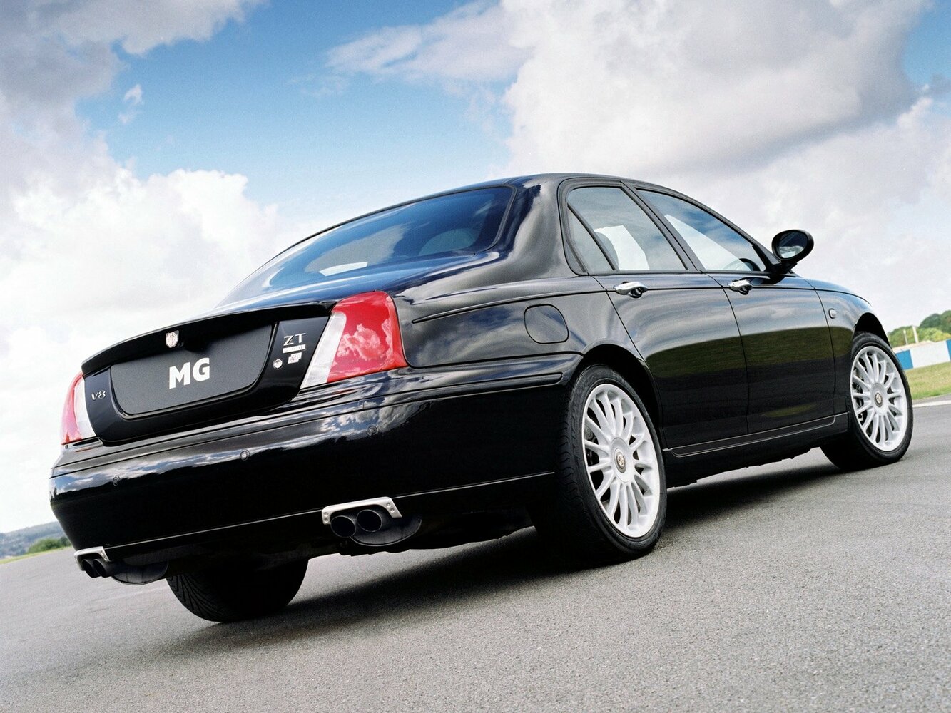 MG ZT, , 2001–2005, Седан: Вид сзади в три четверти