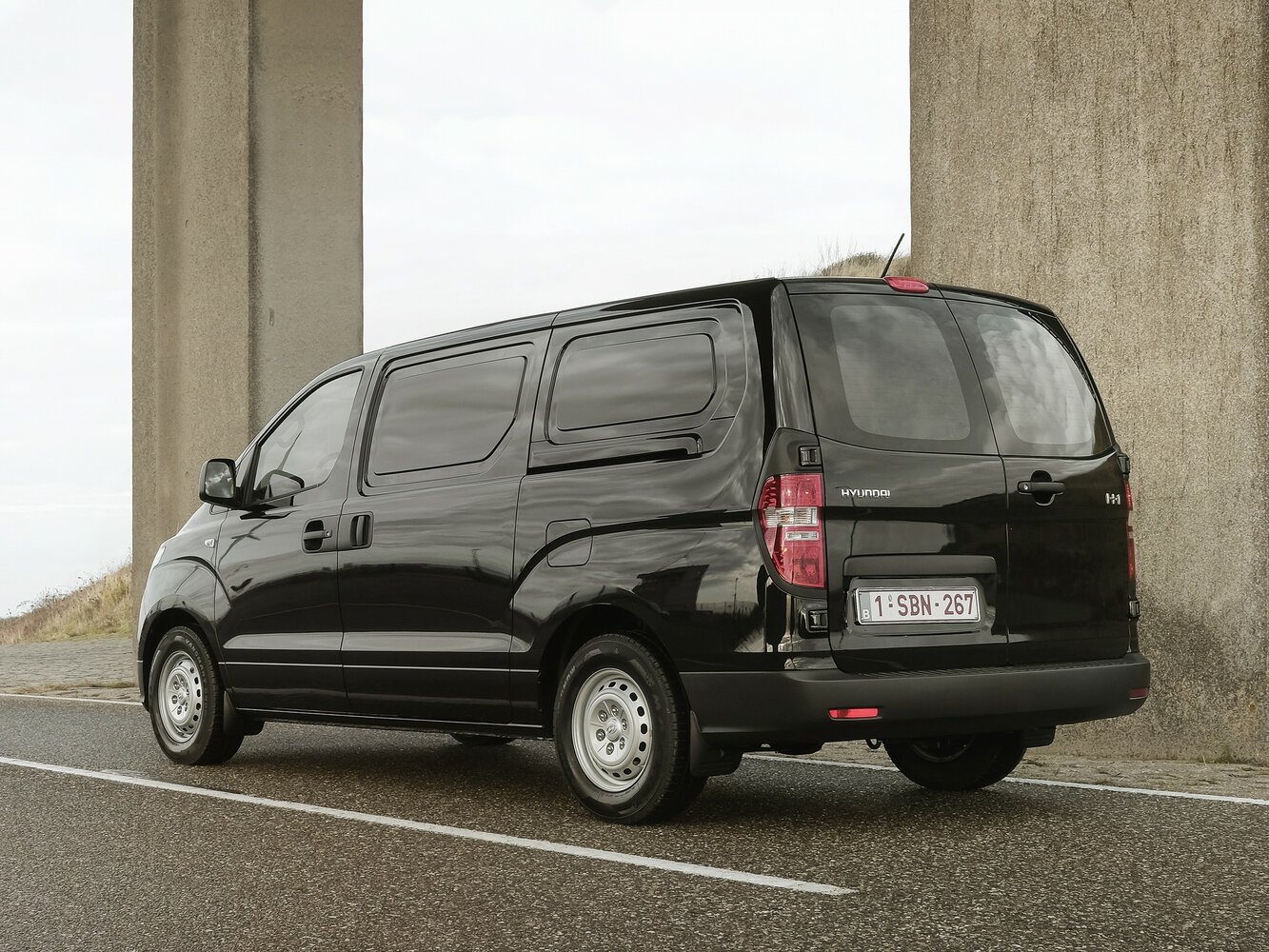 Hyundai H-1, II Рестайлинг 2, 2017–2021, Фургон: Вид сзади в три четверти