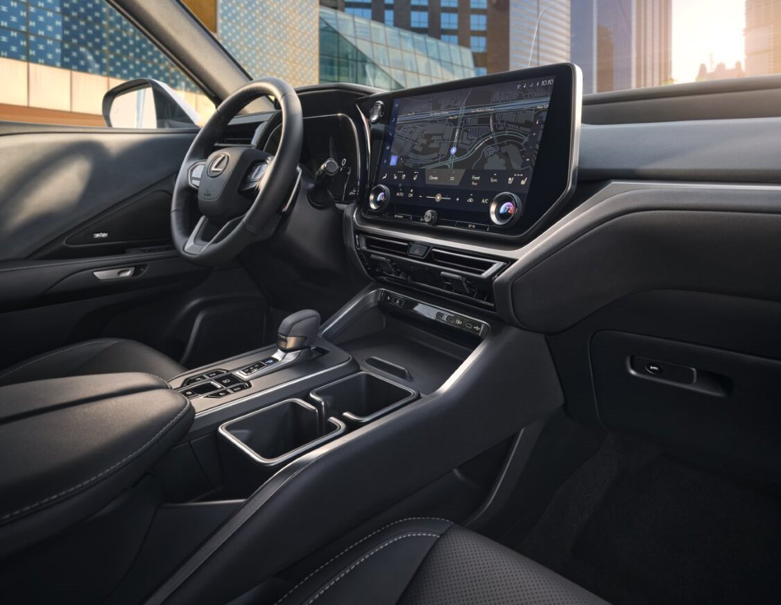 Lexus TX, , 2023–2026, Внедорожник 5 дв.: Передняя часть салона