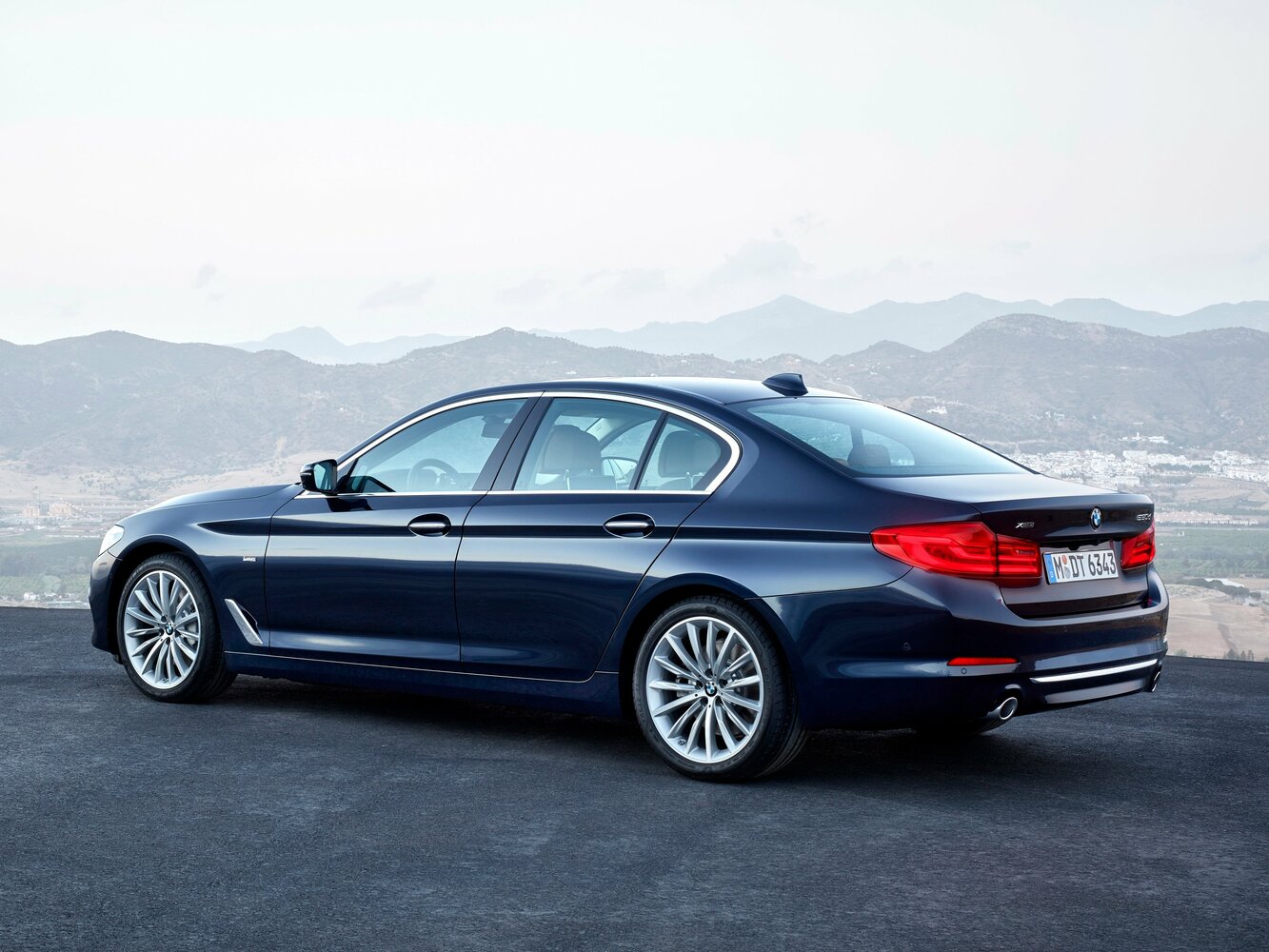 BMW 5 серии, VII (G30/G31/G38), 2017–2020, Sedan: Rear three-quarter view