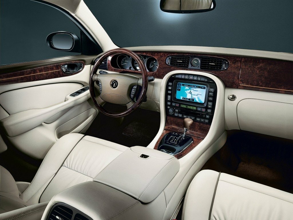 Daimler X350, , 2005–2009, Sedan: Front cabin
