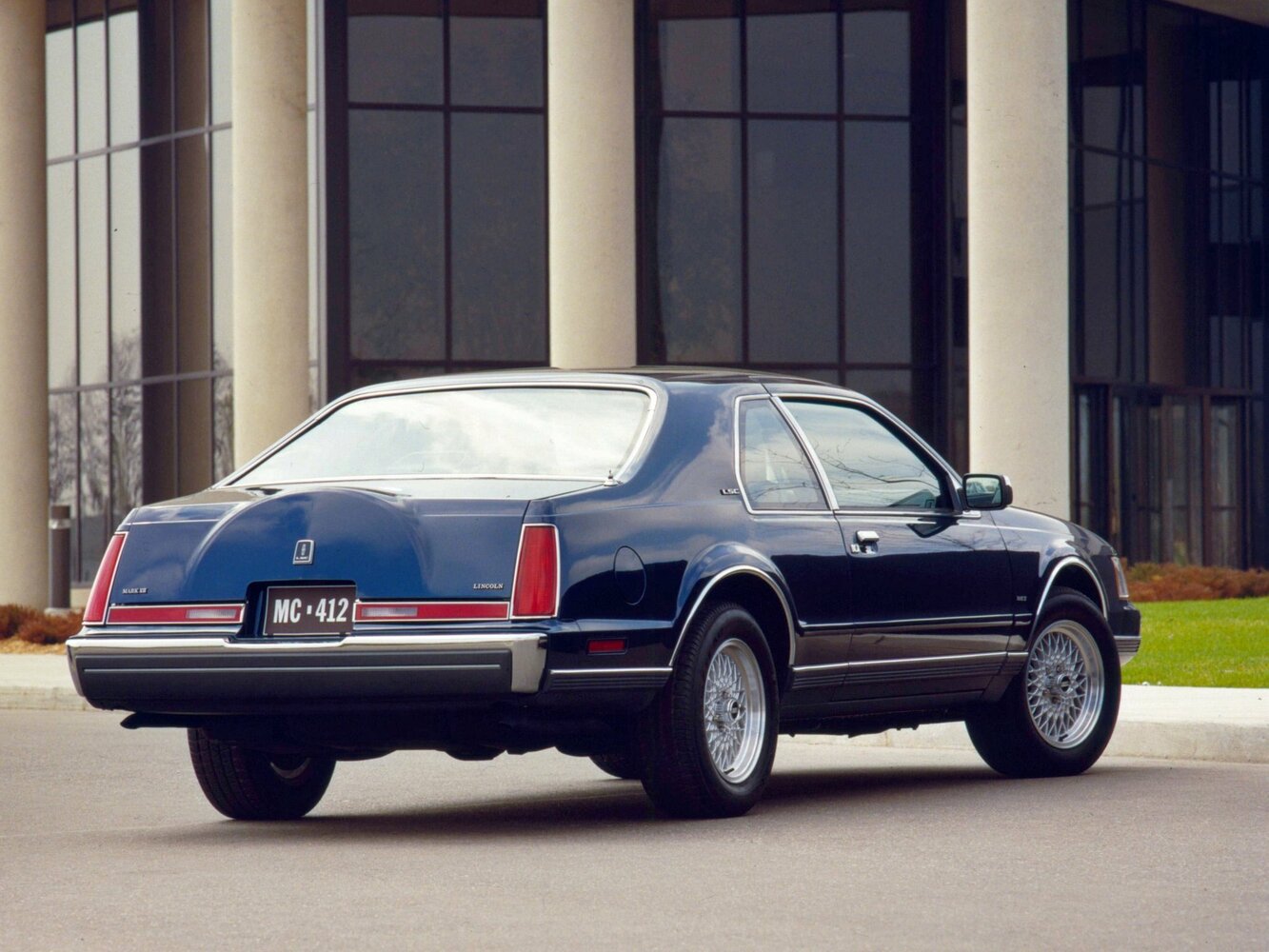 Lincoln Mark VII, , 1984–1992, Купе: Вид сзади в три четверти