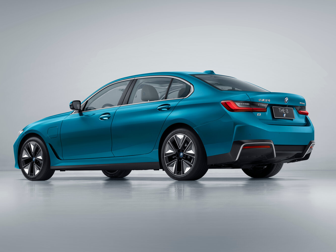BMW i3, I (G28), 2022–2023, Седан: Вид сзади в три четверти