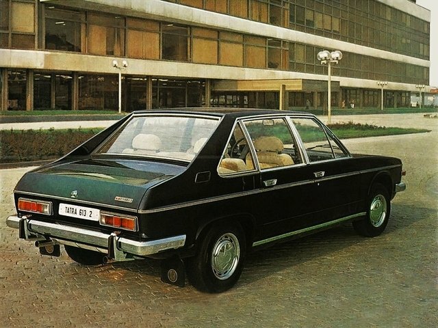 Tatra T613, , 1973–1996, Седан: Вид сзади в три четверти