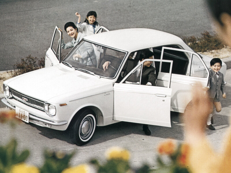 Toyota Corolla, 1 поколение, E10, Седан, Япония, 05.1967 - 01.1969: фото поколения 1