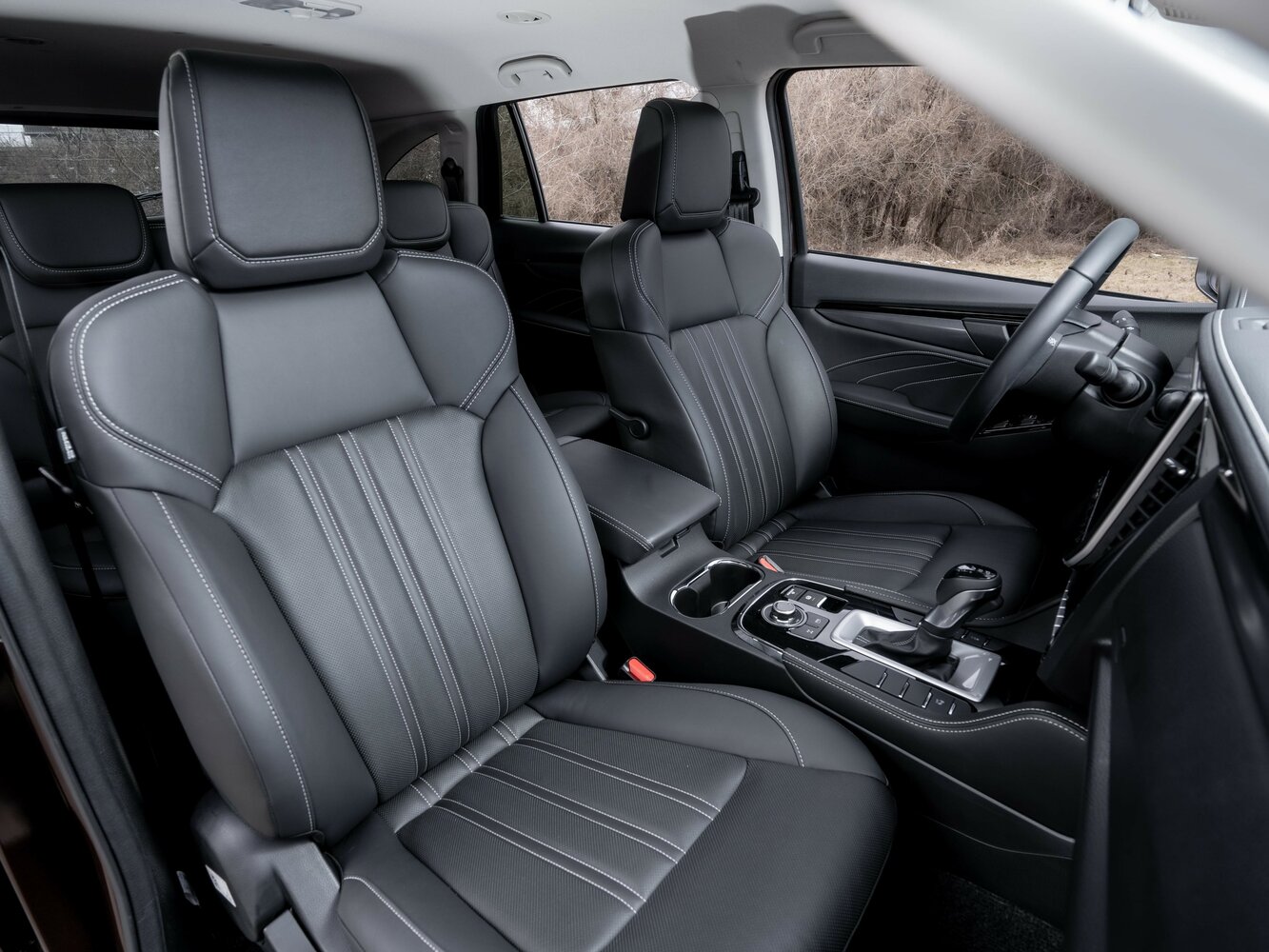 Isuzu MU-X, II, 2020–2024, SUV 5 door Arctic Trucks: Front cabin