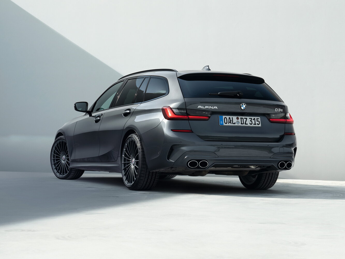 Alpina D3, G20, 2020–2022, Универсал 5 дв.: Вид сзади в три четверти