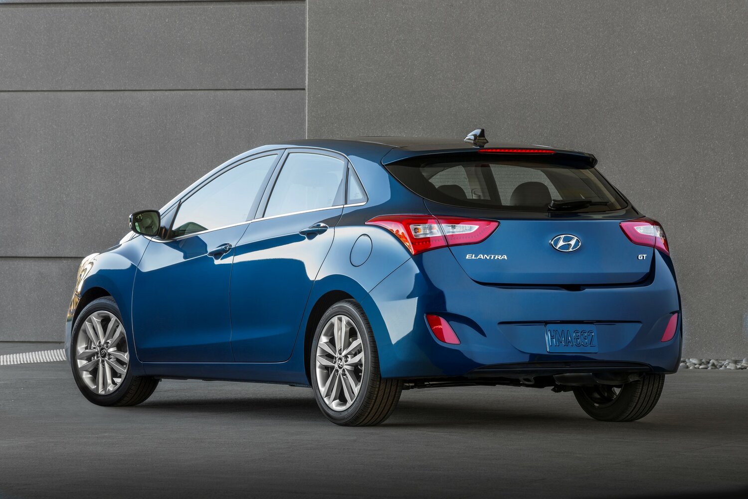 Hyundai Elantra, V (MD) Рестайлинг, 2013–2016, Хэтчбек 5 дв. GT: Вид сзади в три четверти