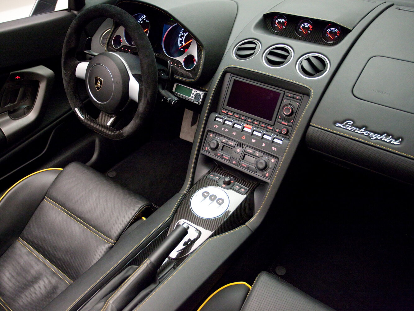 Lamborghini Gallardo, I, 2003–2008, Родстер: Передняя часть салона