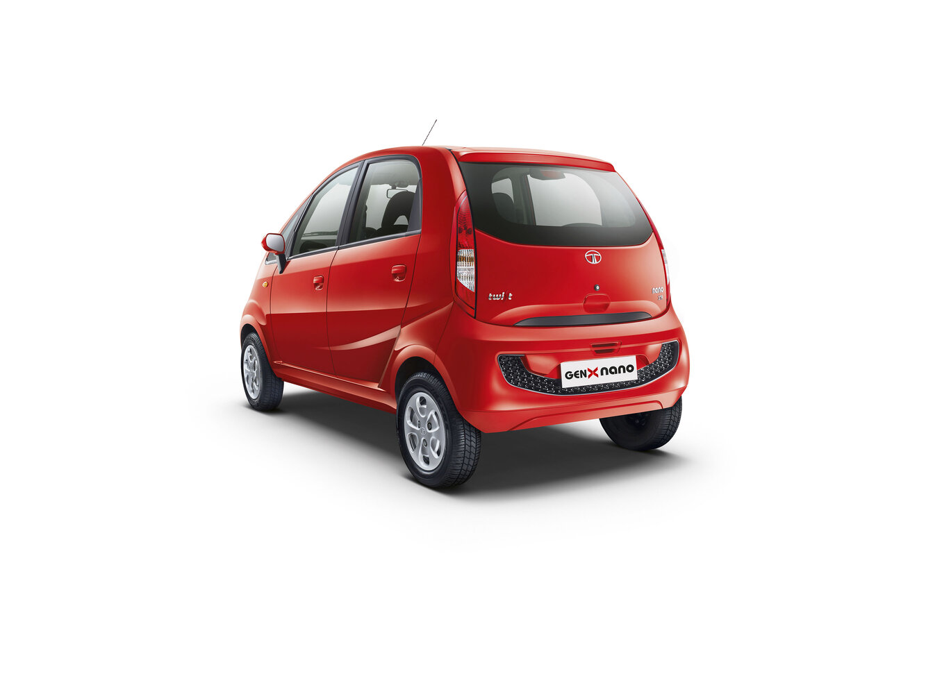 Tata Nano, I Рестайлинг, 2015–2018, Хэтчбек 5 дв.: Вид сзади в три четверти