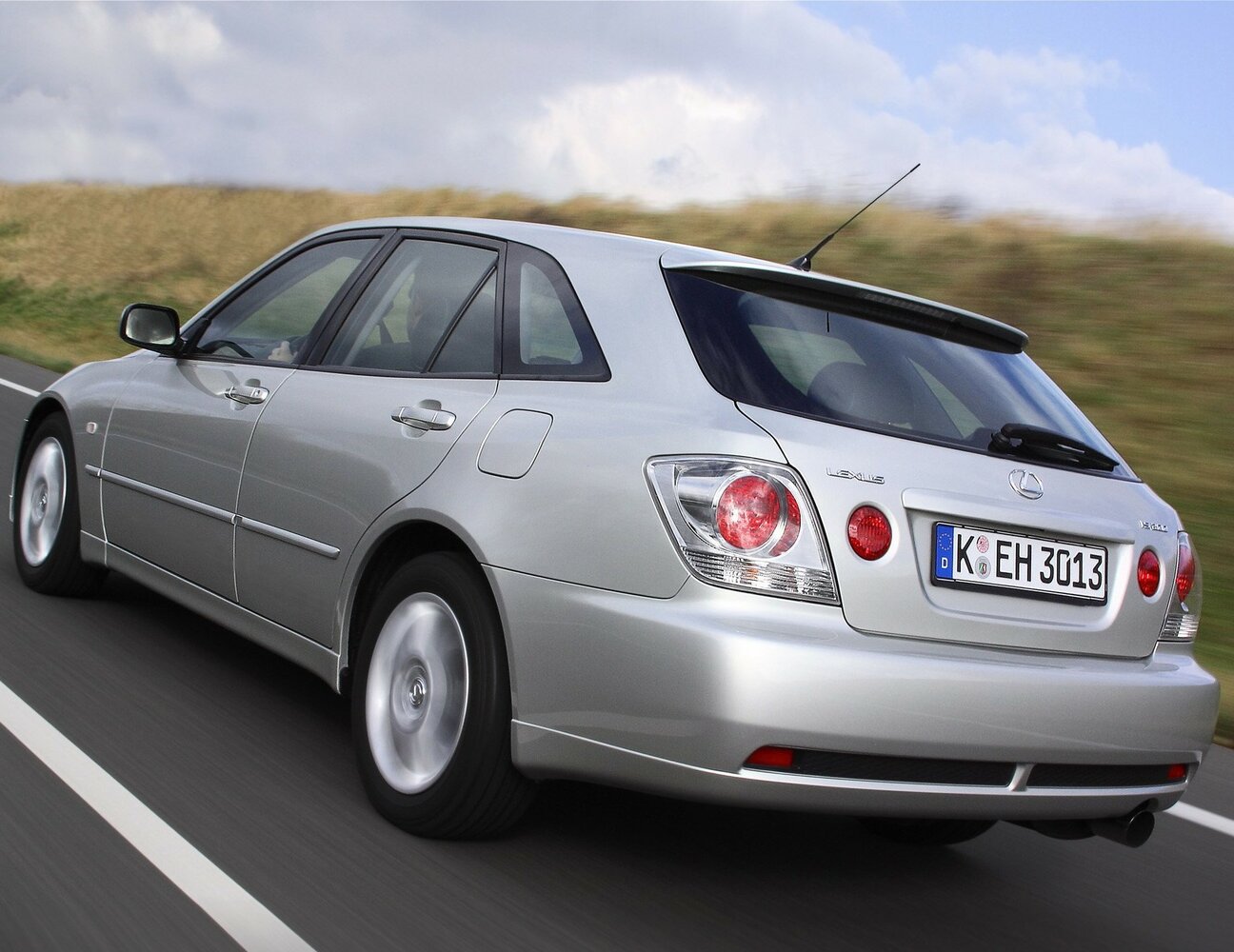 Lexus IS, I, 1999–2005, Универсал 5 дв.: Вид сзади в три четверти