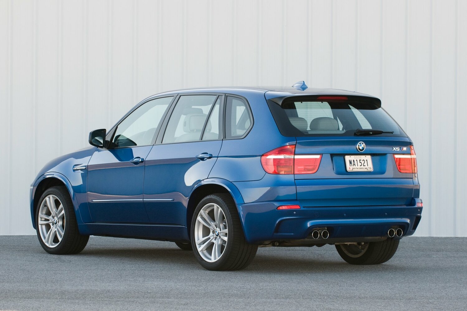 BMW X5 M, I (E70), 2009–2013, Внедорожник 5 дв.: Вид сзади в три четверти