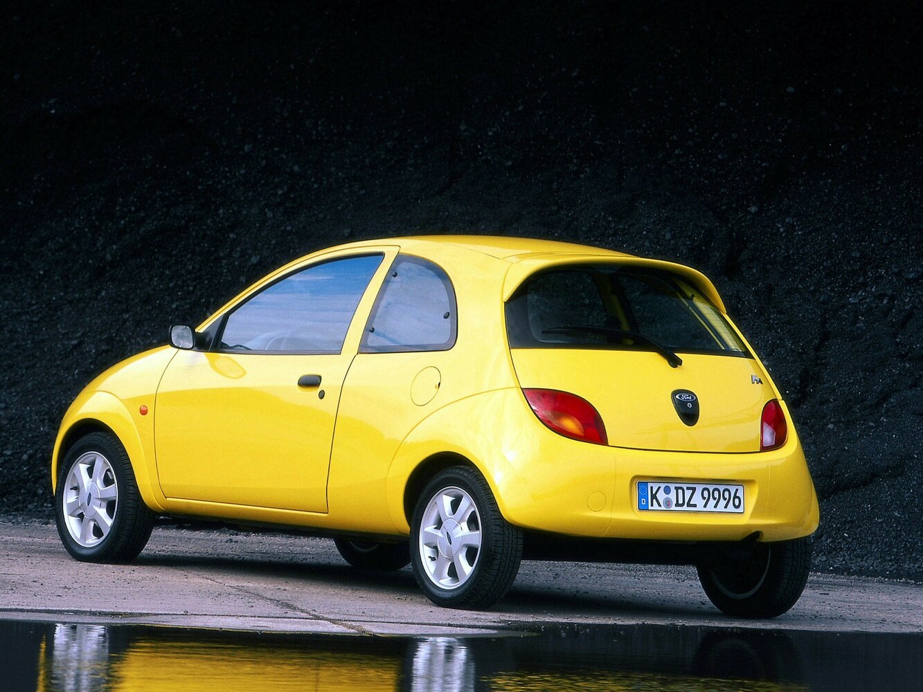 Ford KA, I, 1996–2008, Хэтчбек 3 дв.: Вид сзади в три четверти