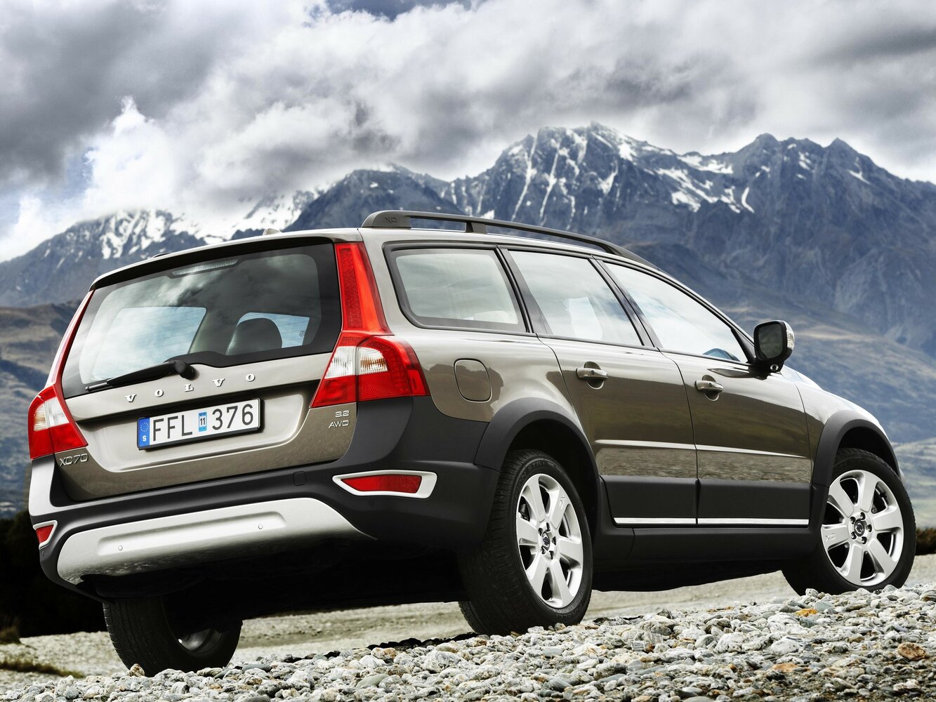 Volvo XC70, II, 2007–2013, Универсал 5 дв.: Вид сзади в три четверти