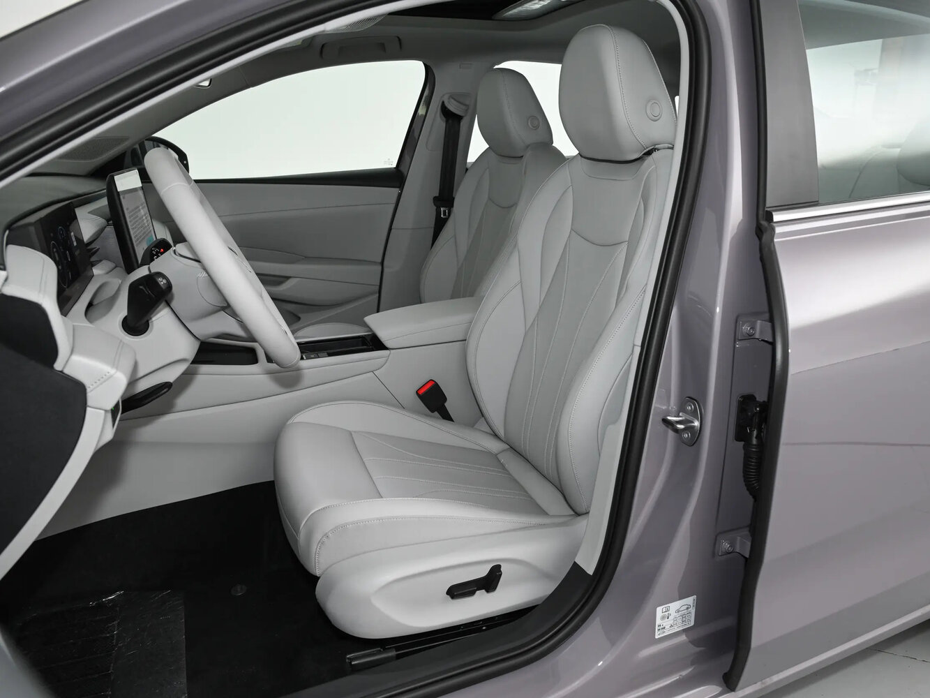 Volkswagen Lavida, IV, 2025–2026, Седан Pro: Передняя часть салона