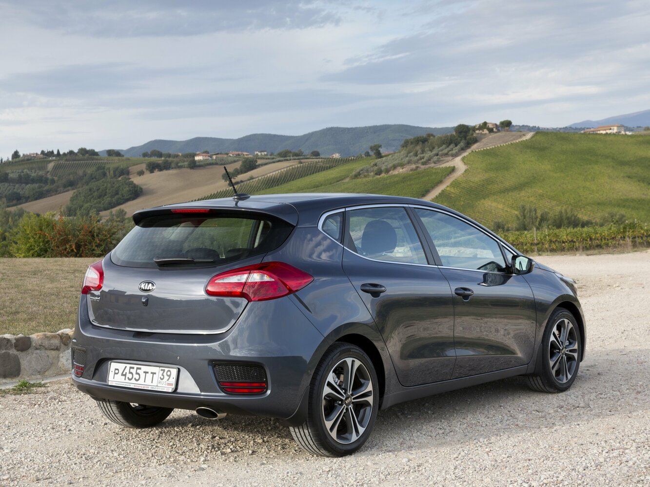Kia Ceed, II facelift, 2015–2018, Hatchback 5 door: Rear three-quarter view