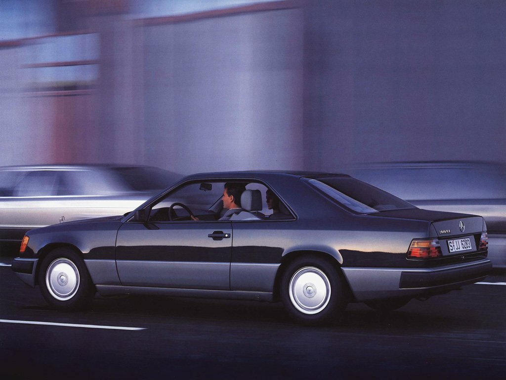 Mercedes-Benz W124, , 1984–1993, Купе-хардтоп: Вид сзади в три четверти
