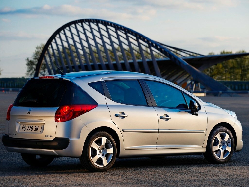 Peugeot 207, I Рестайлинг, 2009–2015, Универсал 5 дв.: Вид сзади в три четверти