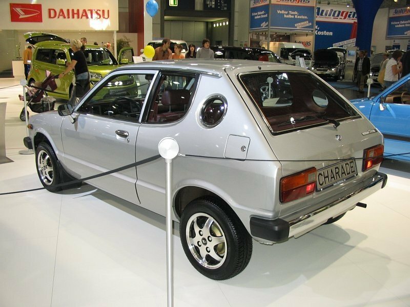 Daihatsu Charade, I, 1977–1983, Хэтчбек 3 дв.: Вид сзади в три четверти