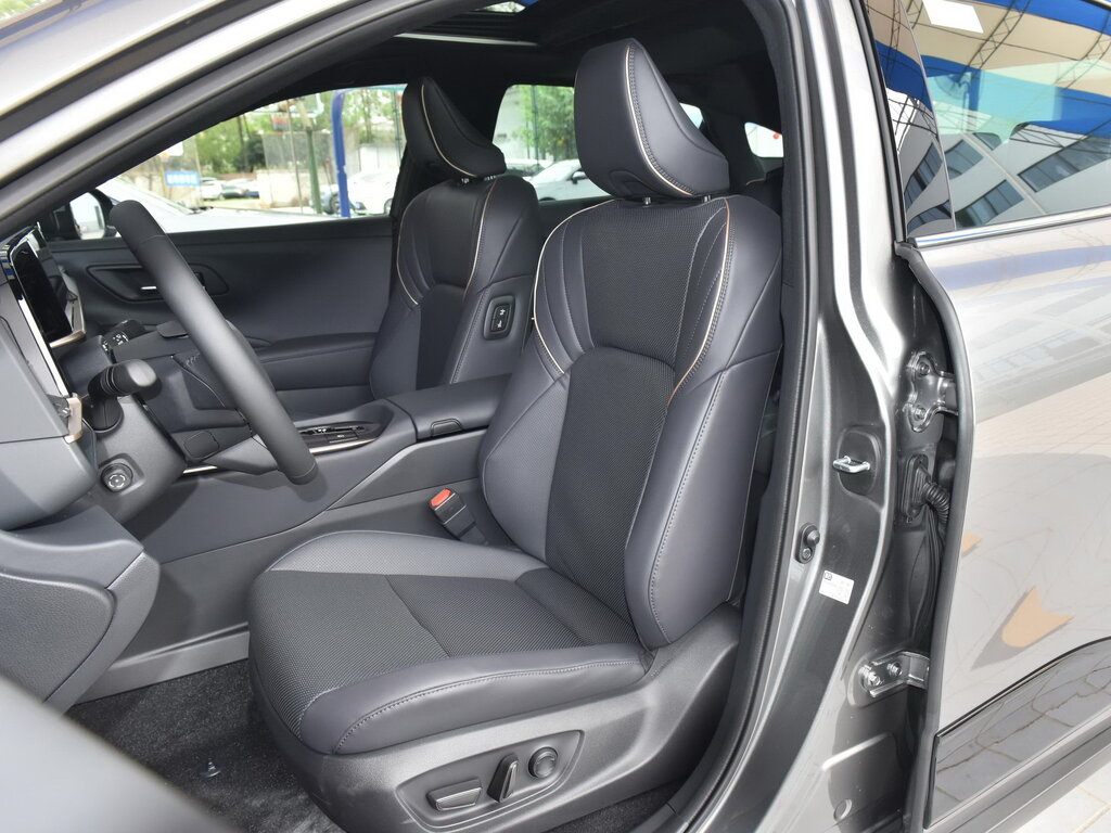 Toyota Crown, 16 поколение, Седан, Китай, 07.2022 - н.в.: фото поколения 15