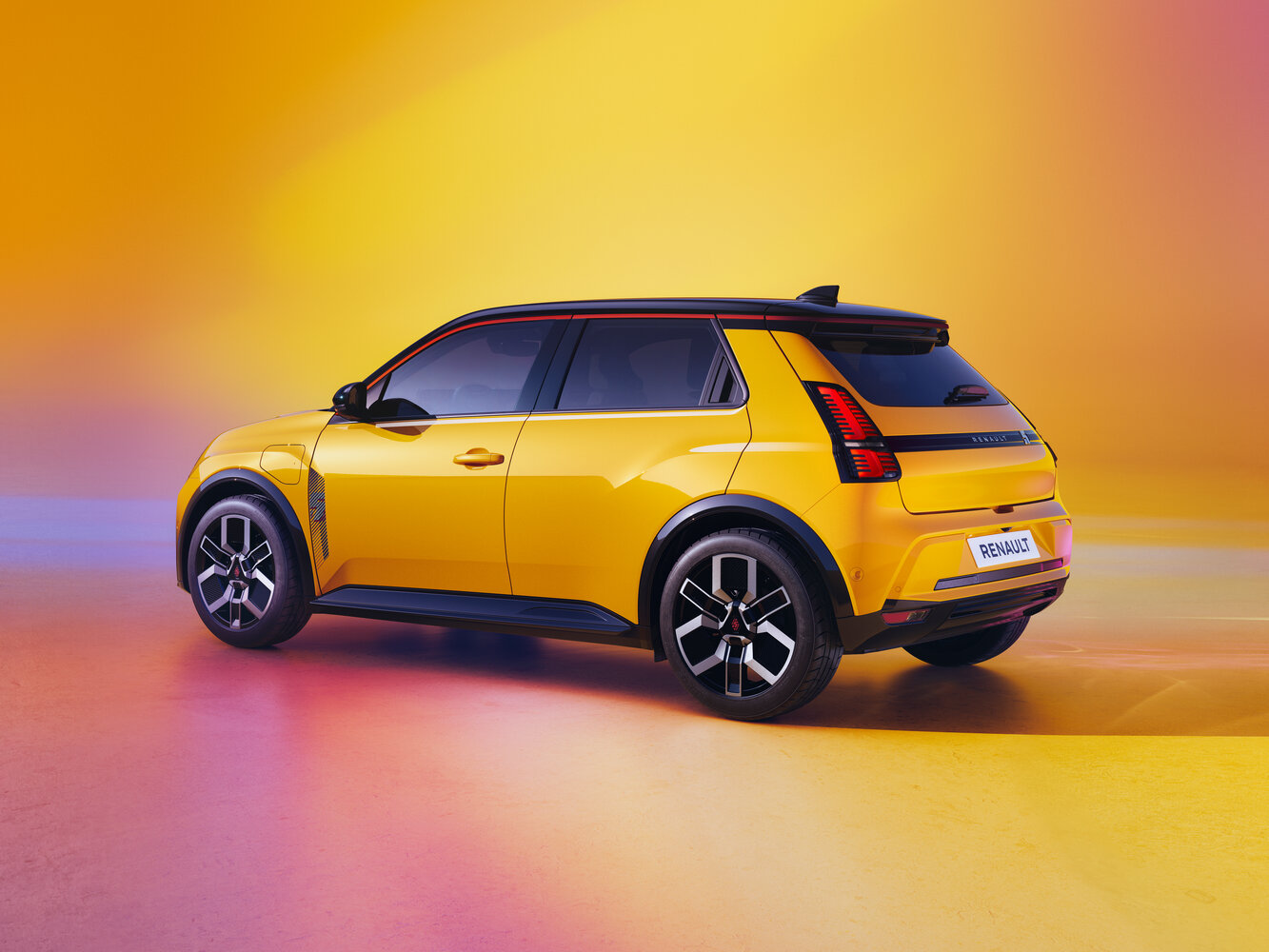 Renault 5, E-Tech III, 2024–2026, Hatchback 5 door: Rear three-quarter view