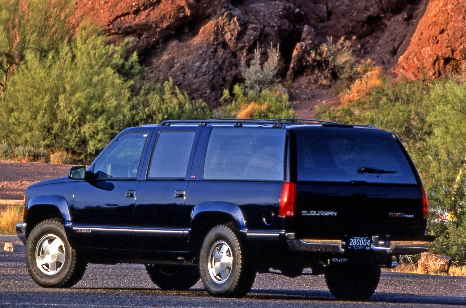 GMC Suburban, , 1992–1999, Внедорожник 5 дв.: Вид сзади в три четверти