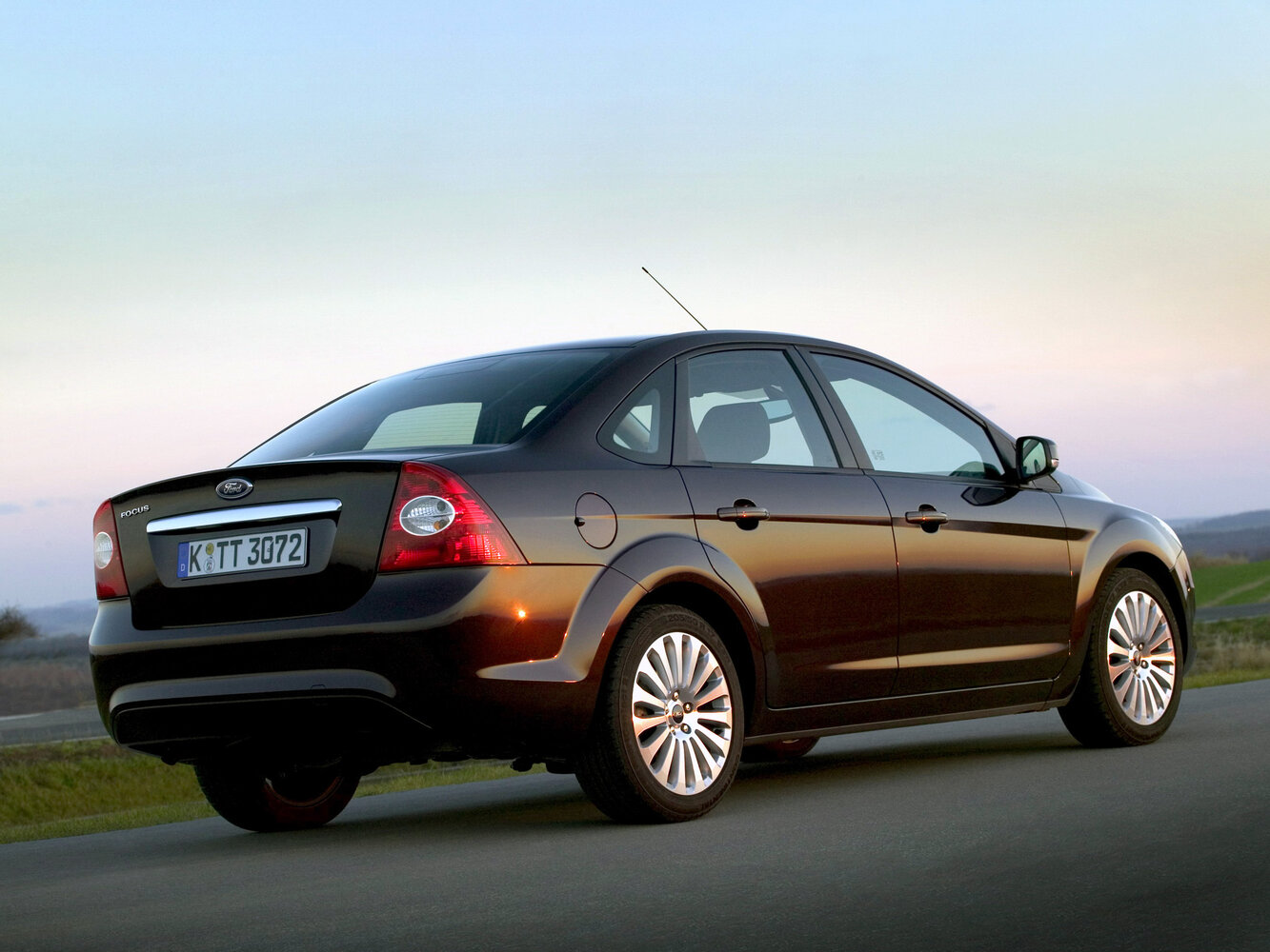 Ford Focus, II Рестайлинг, 2007–2011, Седан: Вид сзади в три четверти