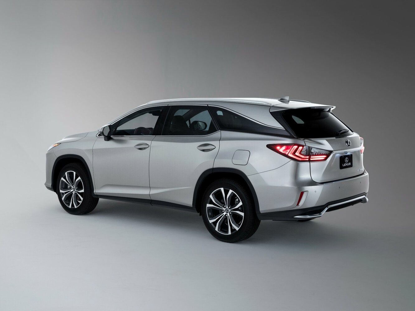Lexus RX, IV, 2015–2019, Внедорожник 5 дв. L: Вид сзади в три четверти