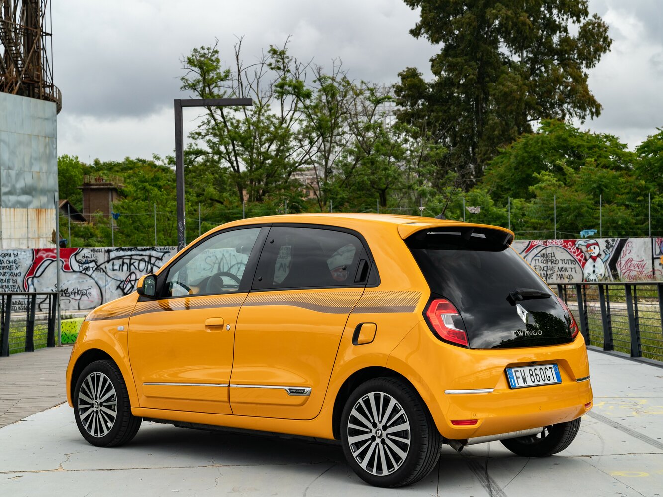 Renault Twingo, III Рестайлинг, 2019–2024, Хэтчбек 5 дв.: Вид сзади в три четверти