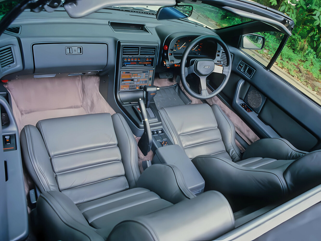 Mazda Savanna RX-7, II (FC), 1985–1989, Convertible: Front cabin