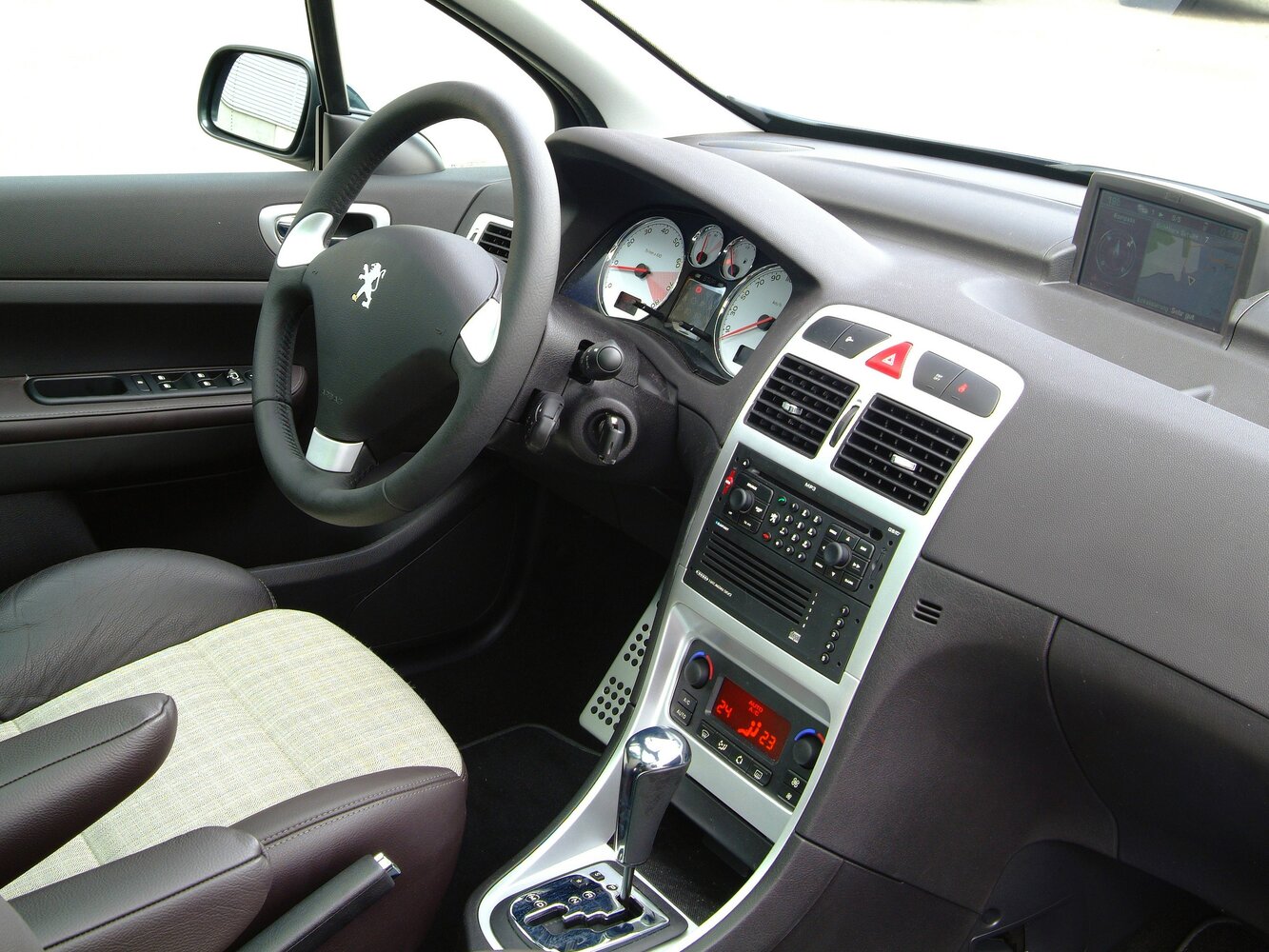 Peugeot 307, I Рестайлинг, 2005–2008, Универсал 5 дв.: Передняя часть салона