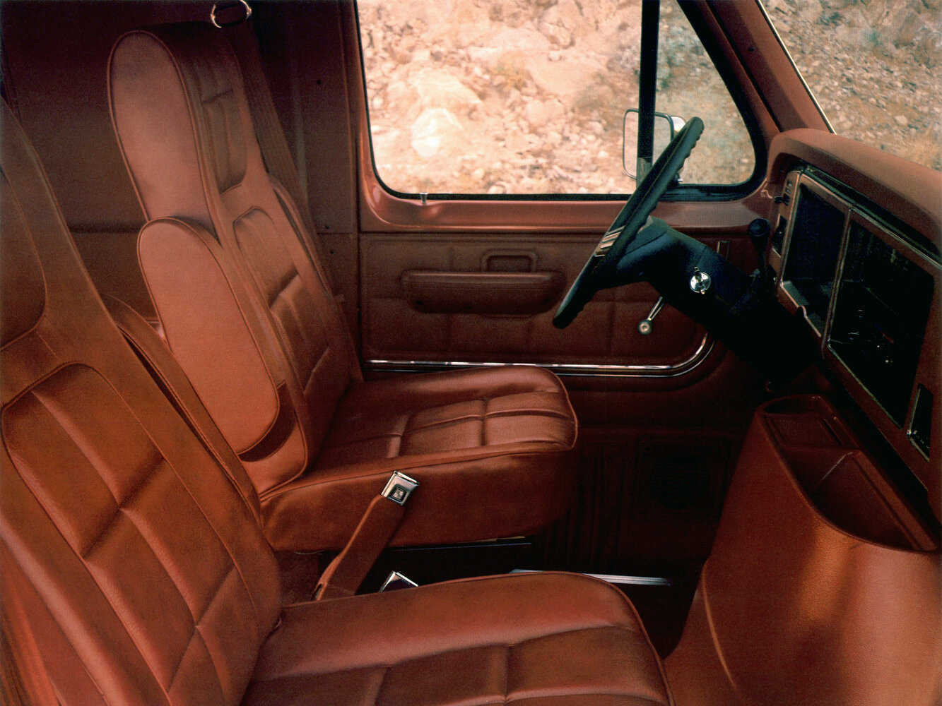 Ford Econoline, III, 1975–1992, Фургон: Передняя часть салона