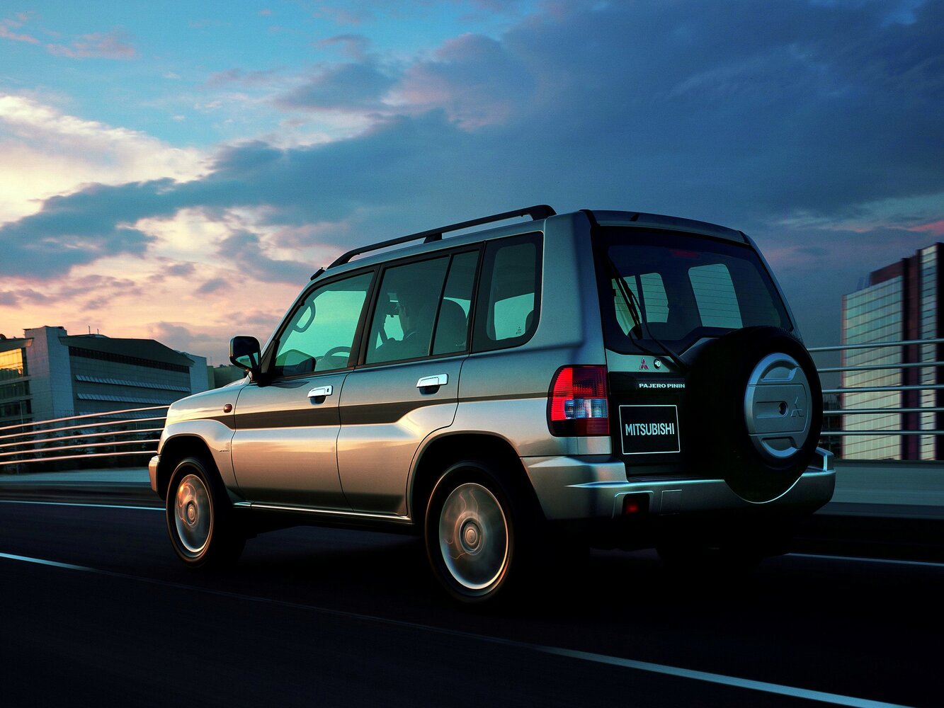 Mitsubishi Pajero Pinin, , 1998–2006, Внедорожник 5 дв.: Вид сзади в три четверти