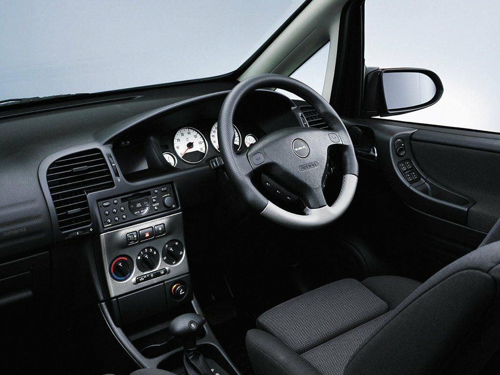 Subaru Traviq, , 2001–2004, Compact MPV: Front cabin