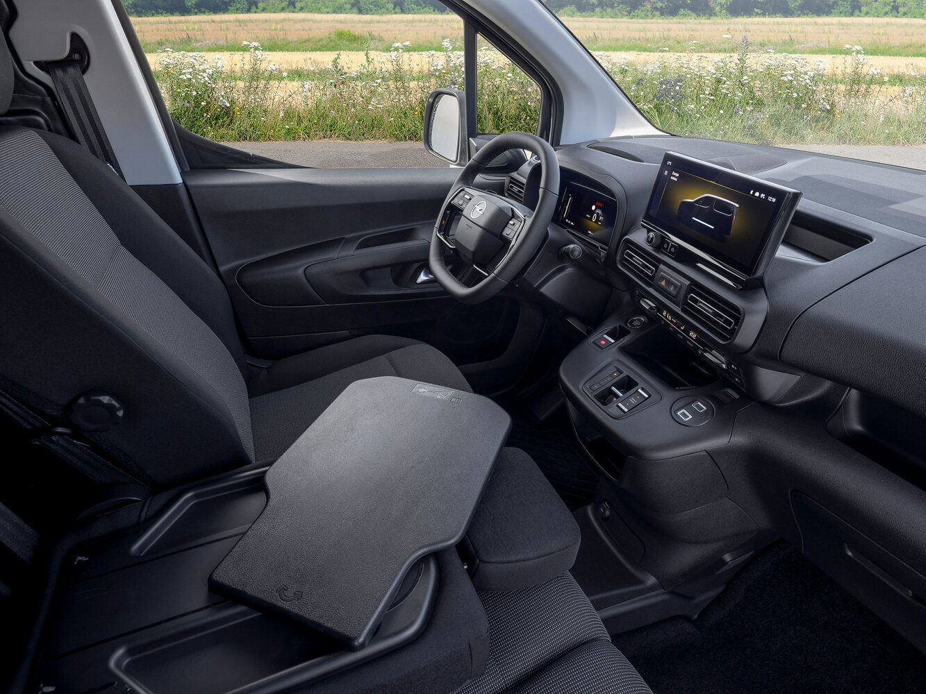 Opel Combo, E Рестайлинг, 2024–2026, Фургон: Передняя часть салона