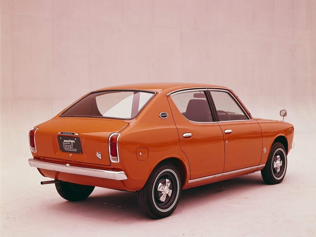 Nissan Cherry, I (E10), 1970–1974, Sedan: Rear three-quarter view