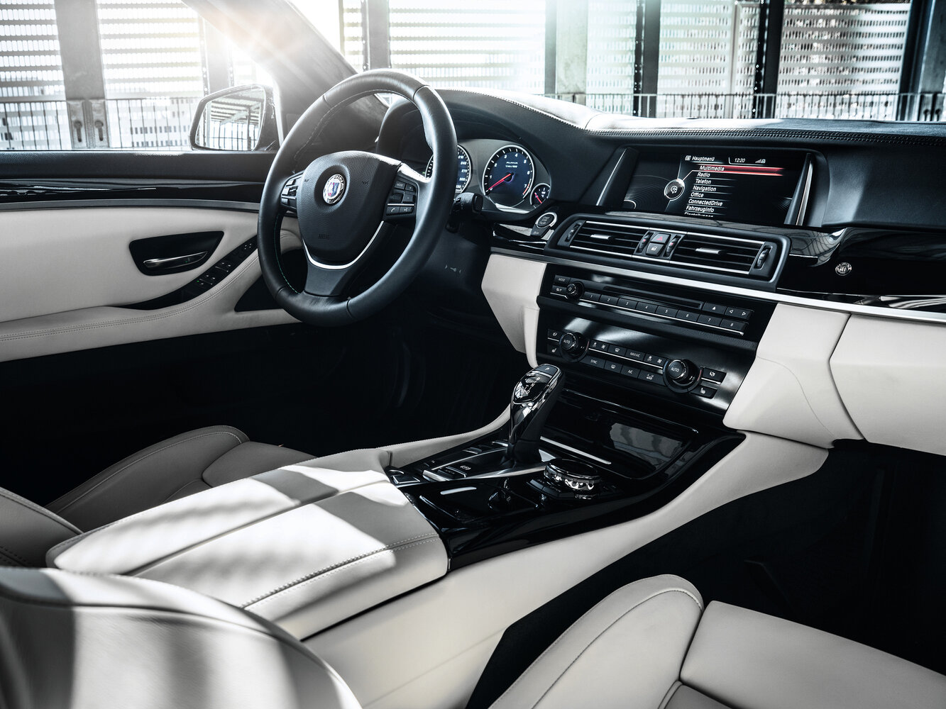 Alpina B5, F10/F11 Рестайлинг, 2013–2017, Универсал 5 дв.: Передняя часть салона