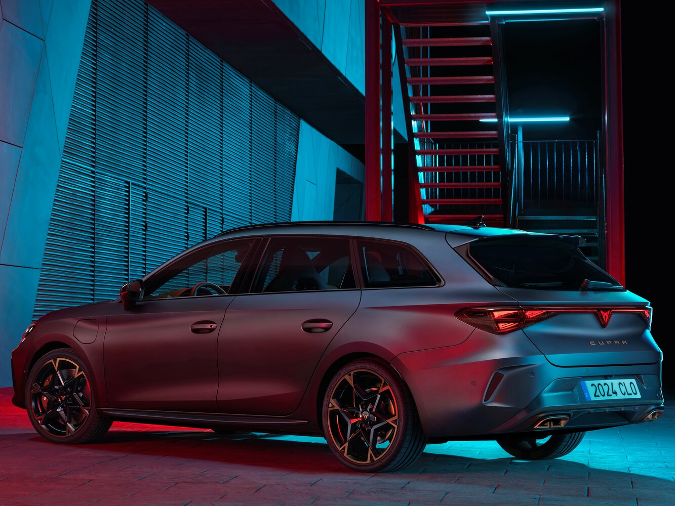 Cupra Leon, I Рестайлинг, 2024–2026, Универсал 5 дв. Sportstourer: Вид сзади в три четверти