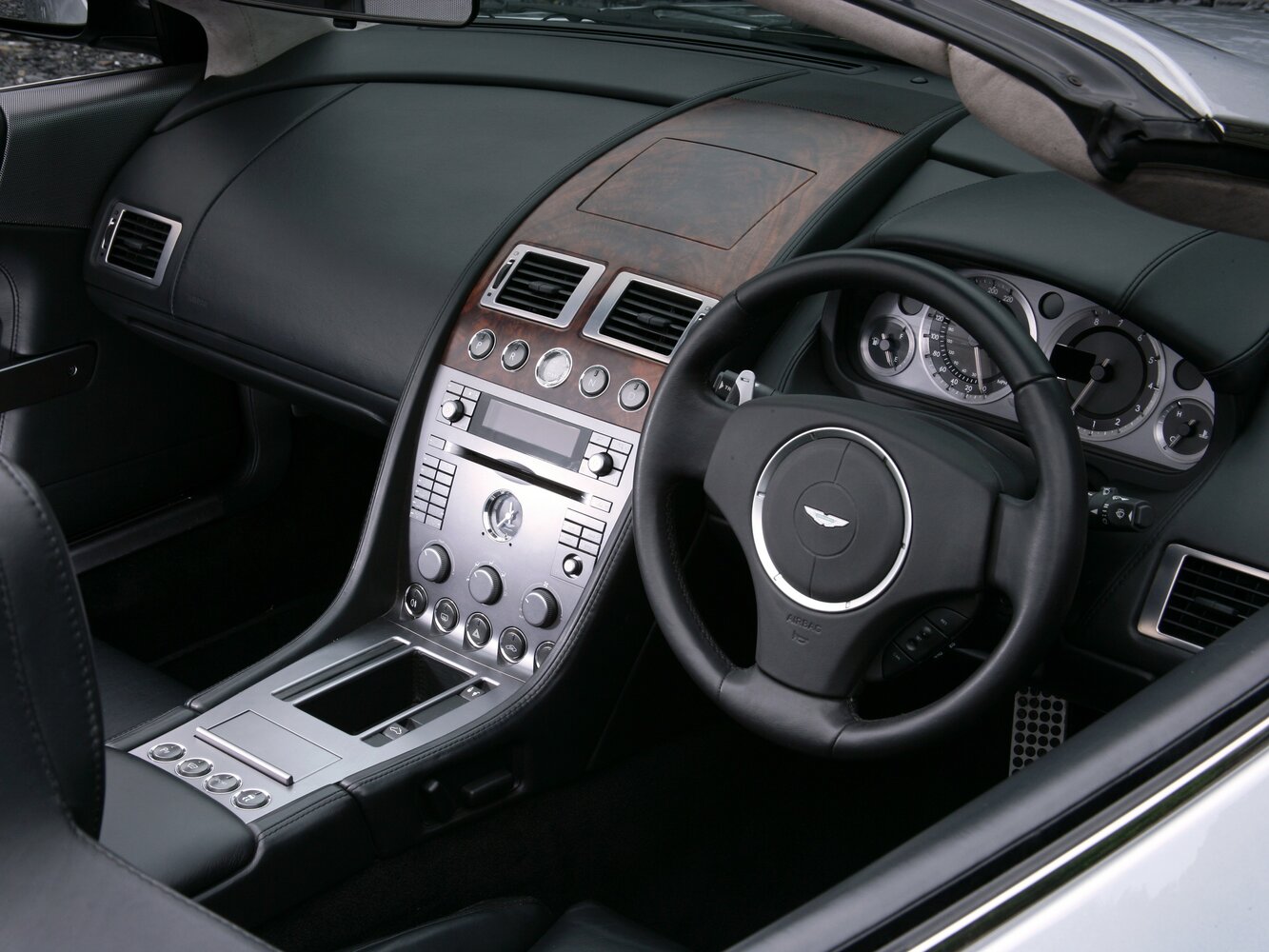 Aston Martin DB9, I, 2003–2008, Convertible Volante: Front cabin