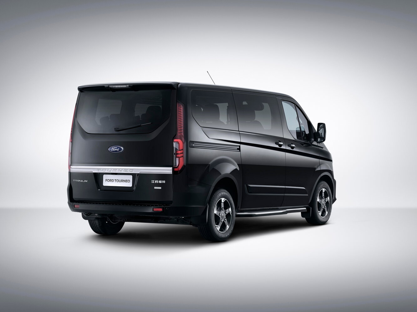 Ford Tourneo Custom, I (China Market) Рестайлинг, 2023–2026, Минивэн: Вид сзади в три четверти