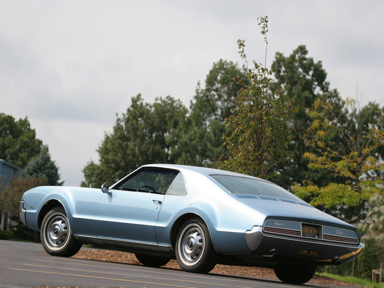 Oldsmobile Toronado, I, 1966–1970, Купе: Вид сзади в три четверти