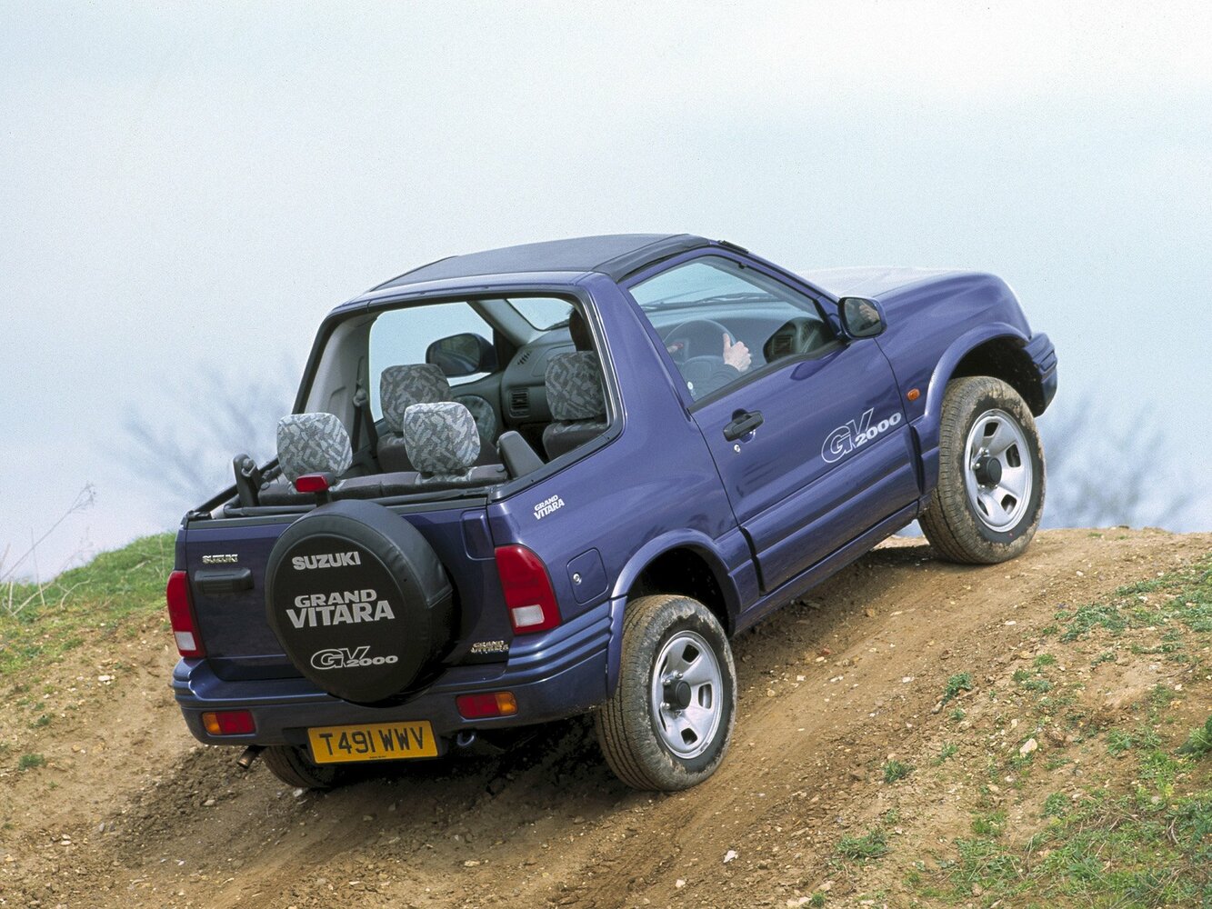 Suzuki Grand Vitara, I Рестайлинг, 2000–2006, Внедорожник открытый Canvas Top: Вид сзади в три четверти