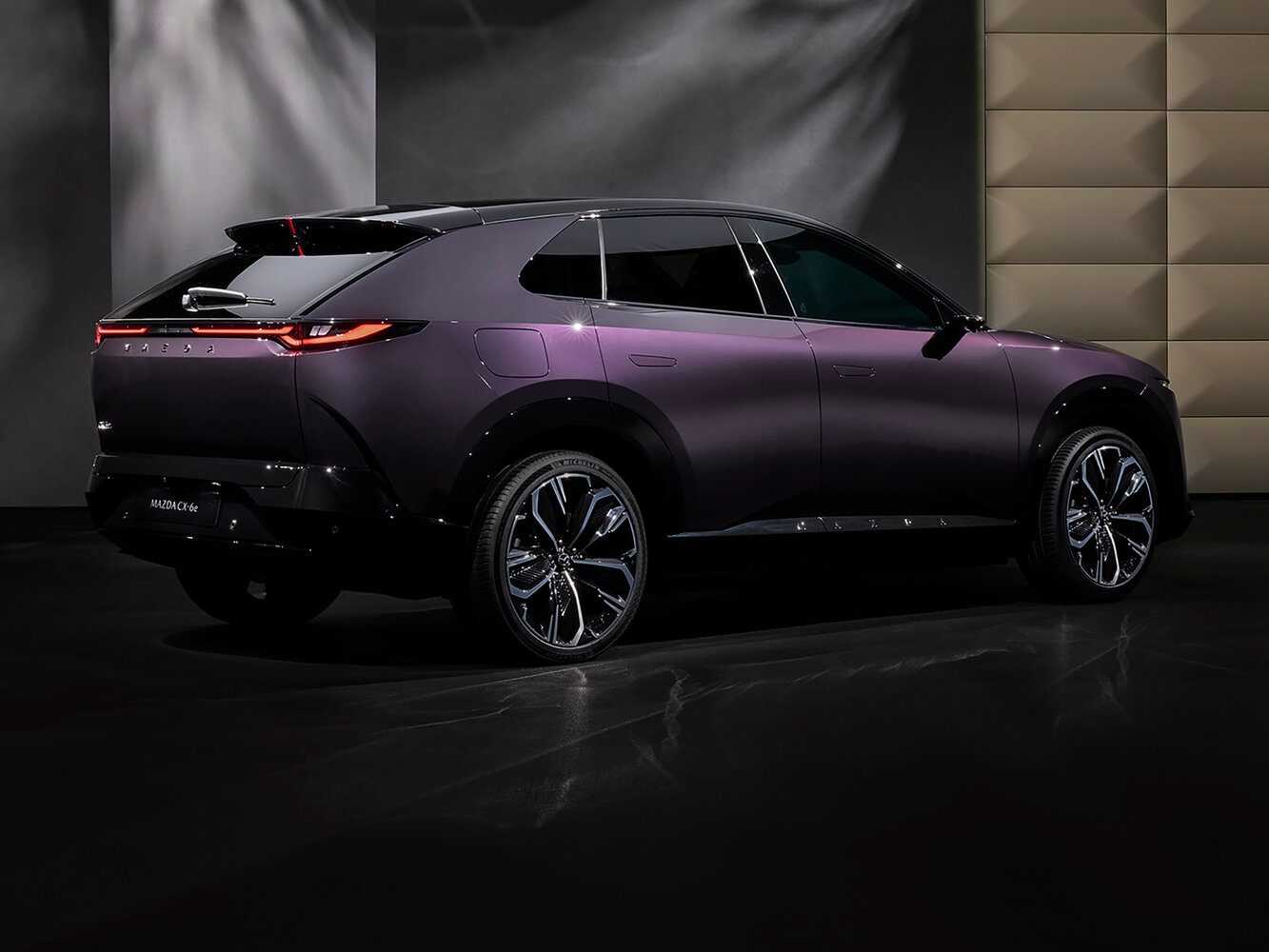 Mazda CX-6e, , 2026–2026, SUV 5 door: Rear three-quarter view