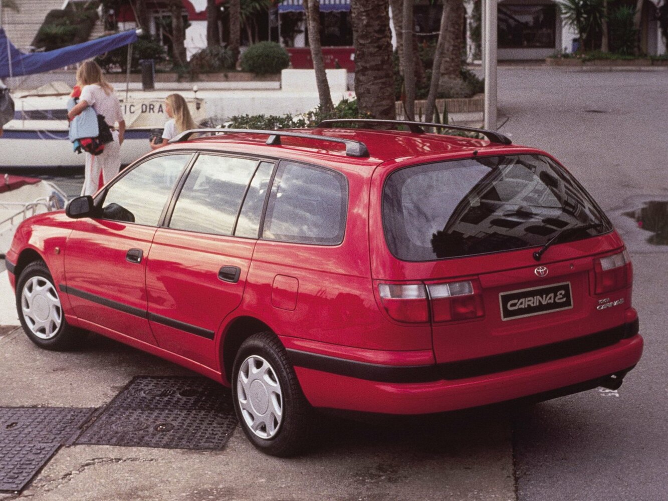 Toyota Carina E, , 1992–1998, Estate 5 door: Rear three-quarter view