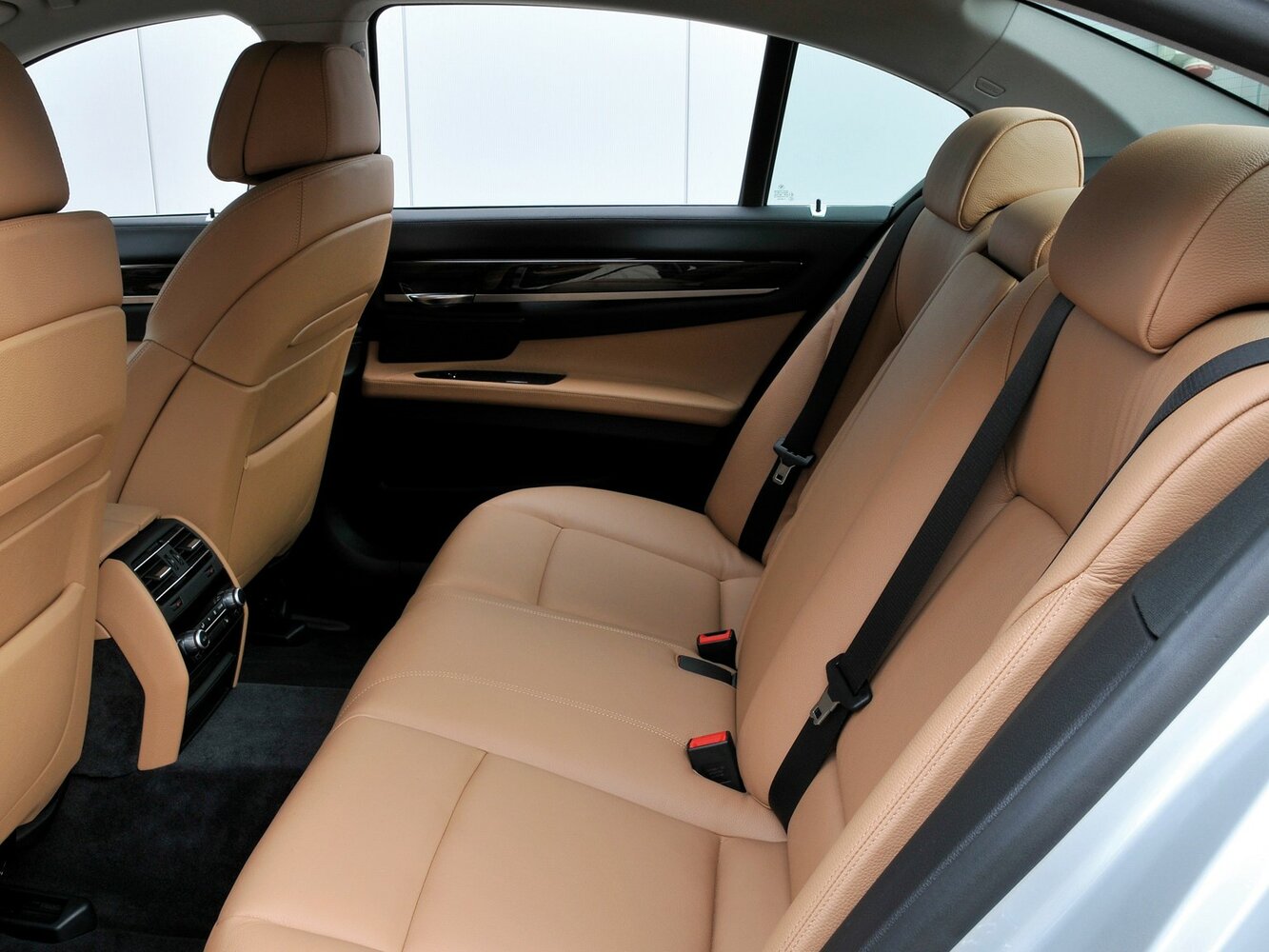 BMW 7 серии, V (F01/F02/F04), 2008–2012, Sedan: Rear cabin