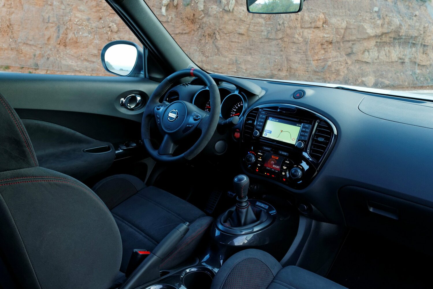 Nissan Juke Nismo, I, 2013–2014, SUV 5 door: Front cabin