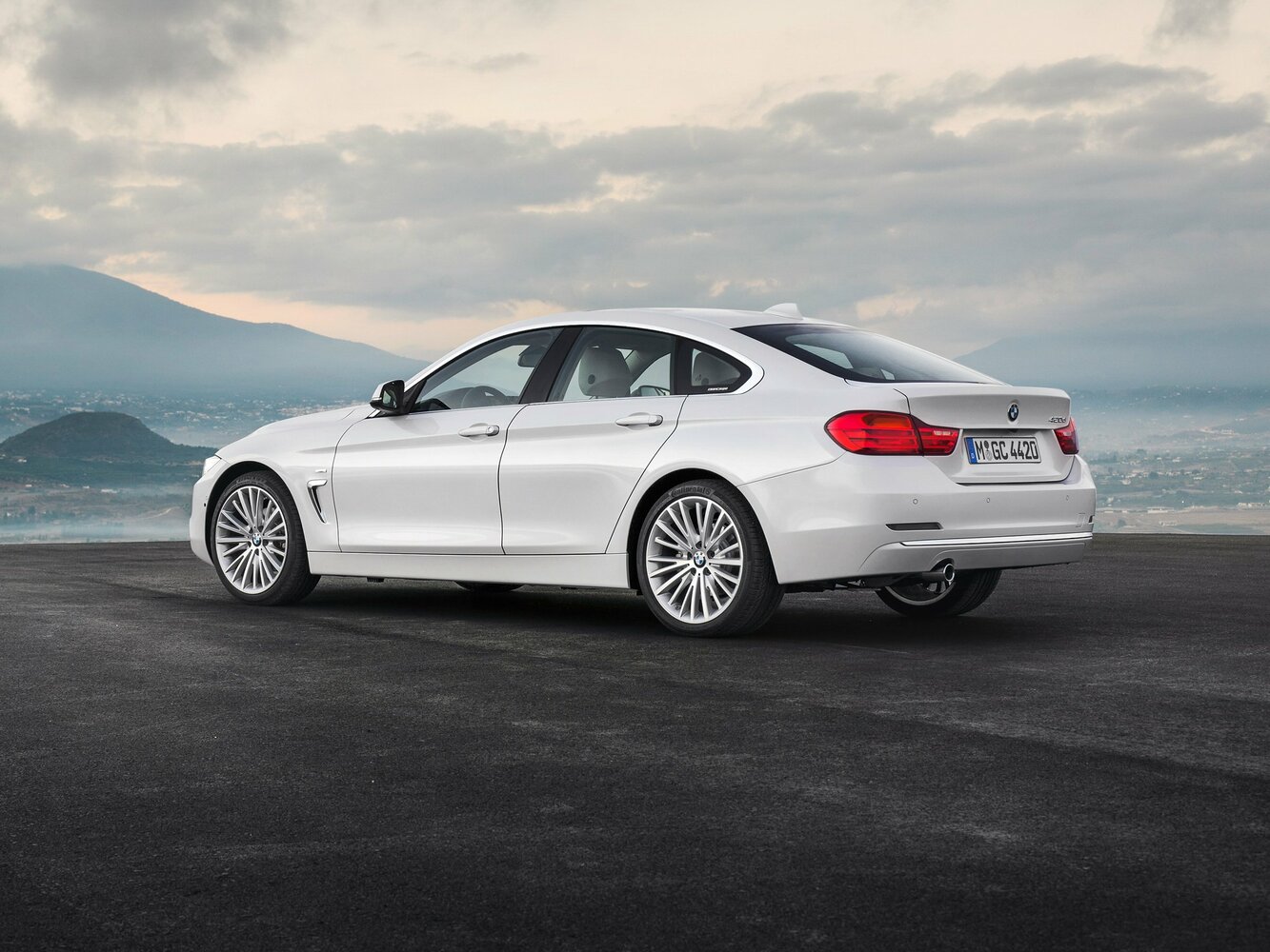 BMW 4 серии, F32/F33/F36, 2013–2017, Лифтбек Gran Coupe: Вид сзади в три четверти