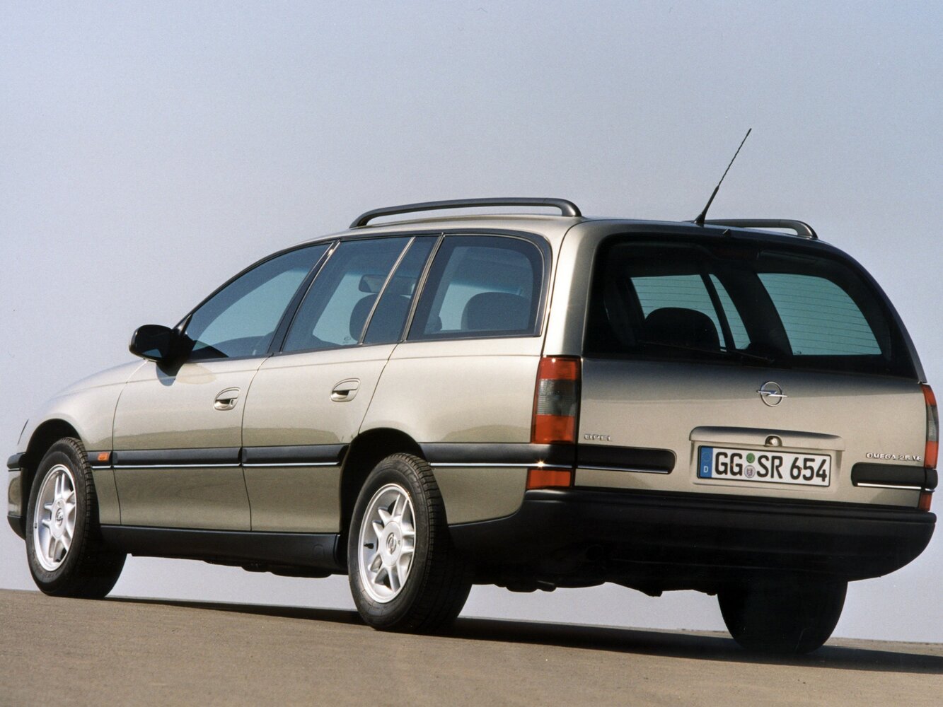 Opel Omega, B, 1994–1999, Универсал 5 дв.: Вид сзади в три четверти