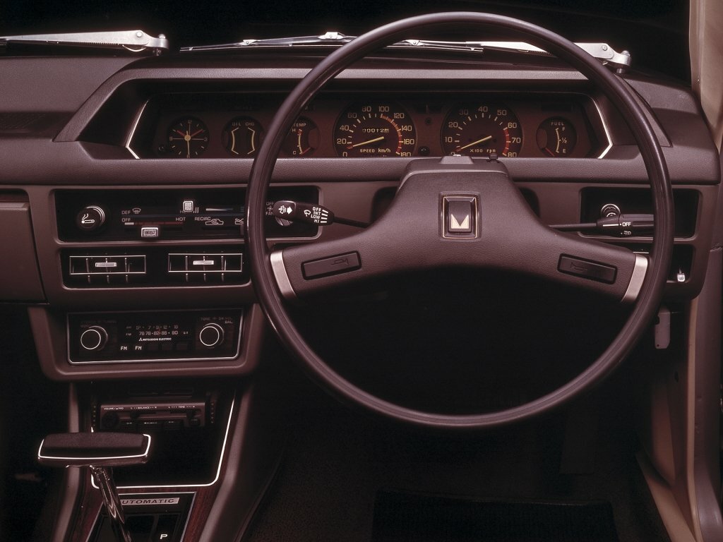 Mitsubishi Galant, III, 1976–1980, Универсал 5 дв.: Передняя панель
